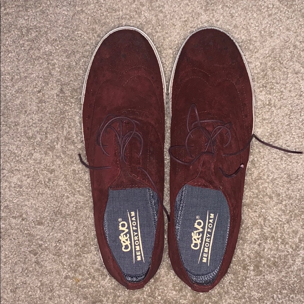 Burgundy suede Crevo